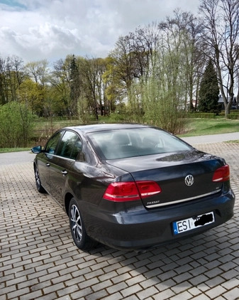 Volkswagen Passat cena 28300 przebieg: 268000, rok produkcji 2011 z Sieradz małe 254